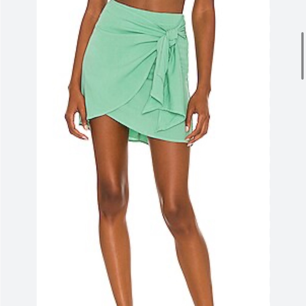 indah mint skirt XS and backless crop top set - Picture 2 of 6
